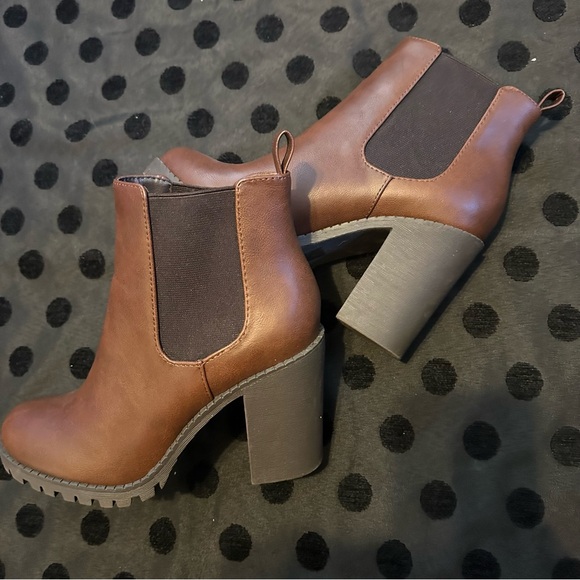 Shoes - Soda Brown Ankle Boots with Block Heel - NWOB Size 9